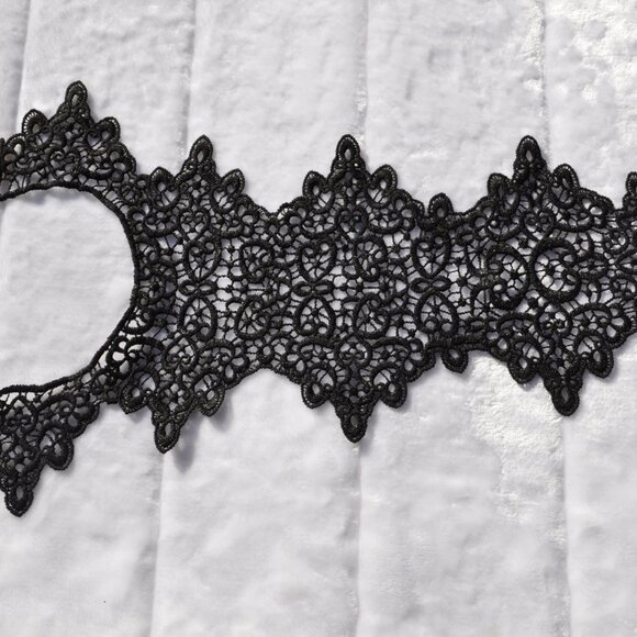 Vintage Trims Lot of 100 pcs X$20 Sewing Crafting Applique tops dresses and more - Picture 6 of 6